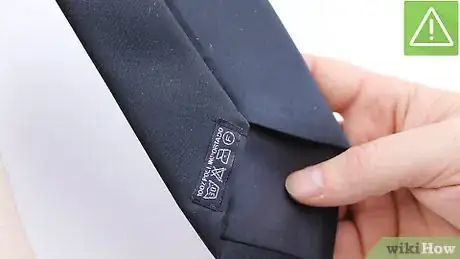 Image intitulée Clean a Tie Step 5