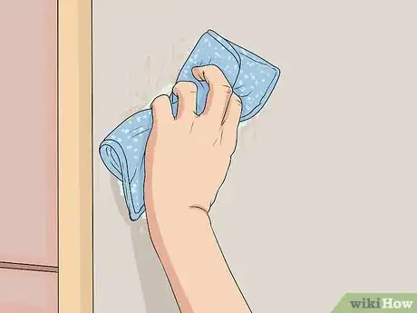 Image intitulée Remove Sticky Tack Stains from Walls Step 3