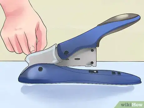 Image intitulée Open a Bostitch Heavy Duty Stapler Step 2