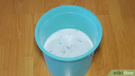 Image intitulée Unblock a Toilet when You Have No Plunger Step 10