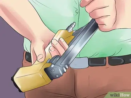 Image intitulée Open a Bostitch Heavy Duty Stapler Step 9