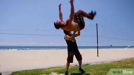 Image intitulée Do a Backflip Step 10