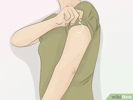 Image intitulée Roll Up Shirt Sleeves Step 11