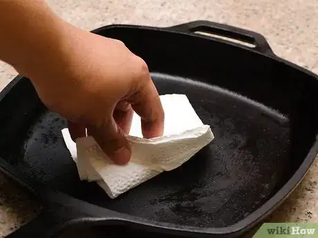 Image intitulée Care for a Cast Iron Skillet Step 12