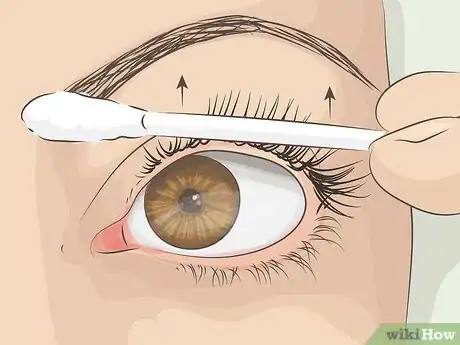 Image intitulée Curl Your Eyelashes Without an Eyelash Curler Step 9