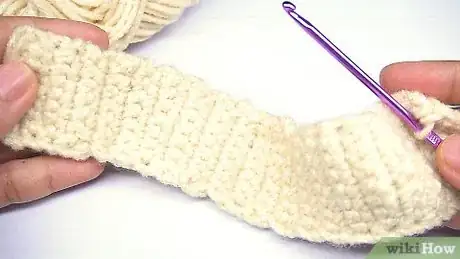 Image intitulée Crochet Boot Cuffs Step 11