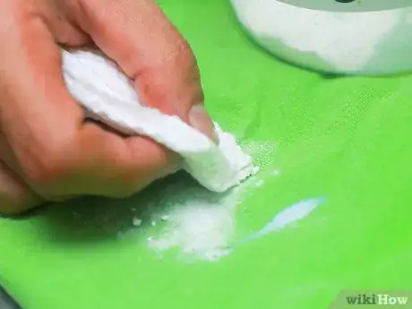 Image intitulée Remove Caulking Stains from Clothes Step 10