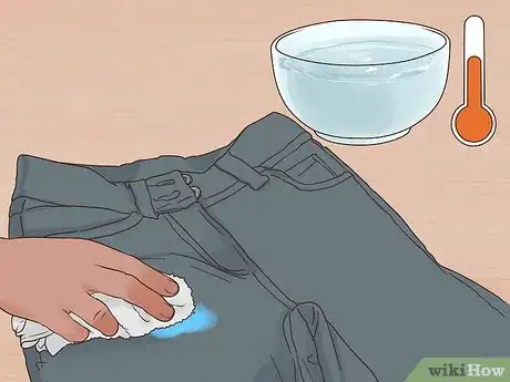 Image intitulée Get Paint Out of Jeans Step 1