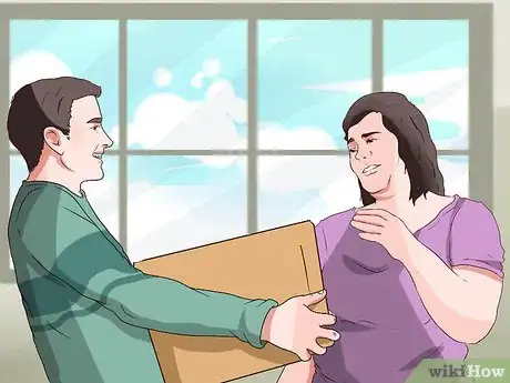 Image intitulée Make a Guy Come Talk to You Step 9