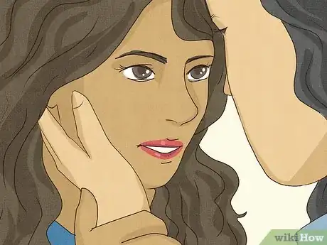 Image intitulée What Does It Mean when Someone Holds Your Face While Kissing Step 3