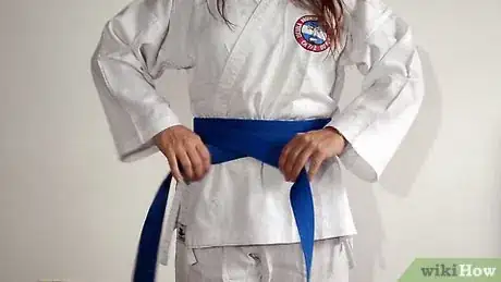 Image intitulée Tie a Karate Belt Step 6