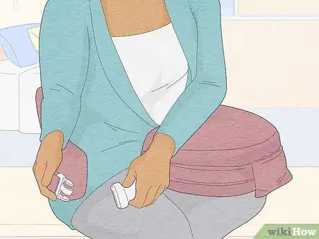 Image intitulée Use a Breast Feeding Pillow Step 3