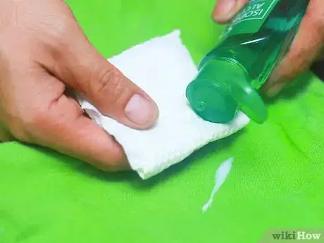 Image intitulée Remove Caulking Stains from Clothes Step 3