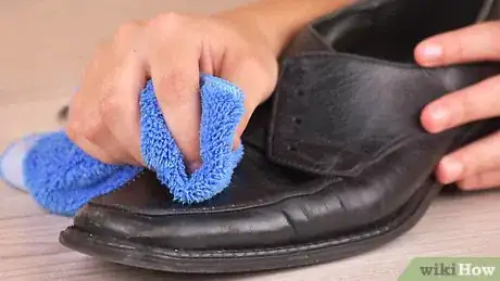 Image intitulée Clean Leather Shoes Step 5