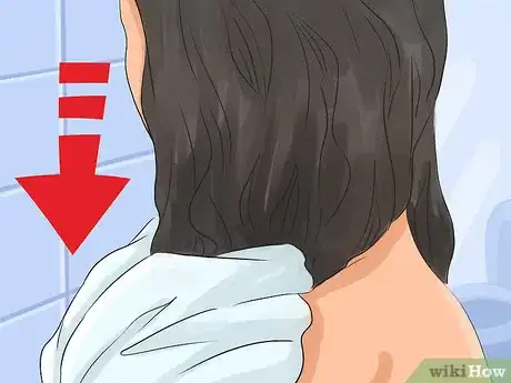 Image intitulée Straighten Thick, Curly Hair Without Damaging It Step 2