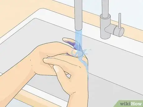 Image intitulée Remove Acrylic Paint from Skin Step 12