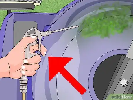 Image intitulée Stop Grass Buildup Under Any Lawn Mower Deck Step 4
