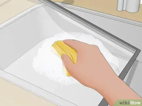Image intitulée Remove a Fish Smell from a Refrigerator Step 10