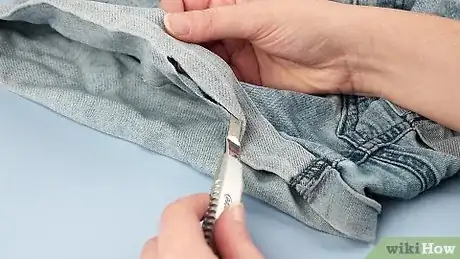 Image intitulée Make Clothes Look Vintage and Worn Step 7