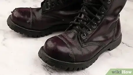 Image intitulée Remove Dark Scuffs From Shoes Step 1