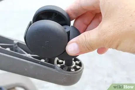 Image intitulée Replace Office Chair Casters Step 13