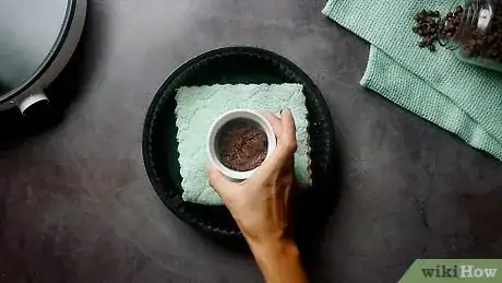 Image intitulée Make a Double Boiler (Bain Marie) Step 9