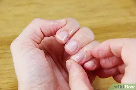 Image intitulée Clean Under Your Fingernails Step 18