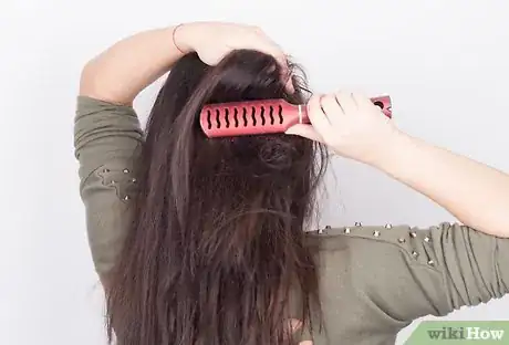 Image intitulée Prevent Hair from Knotting Step 1