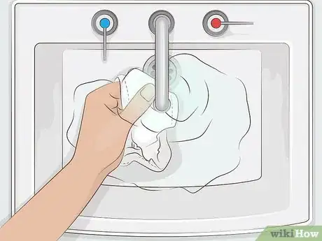 Image intitulée Remove Blood from Your Underwear After Your Period Step 10