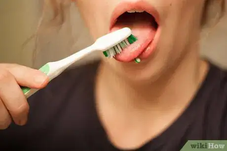 Image intitulée Take Care of Your New Mouth Piercing Step 10