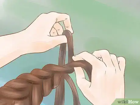 Image intitulée Cut Your Own Curly Hair Step 13