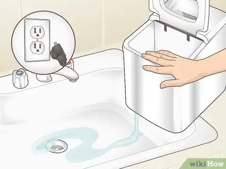 Image intitulée Clean Countertop Ice Maker Step 1