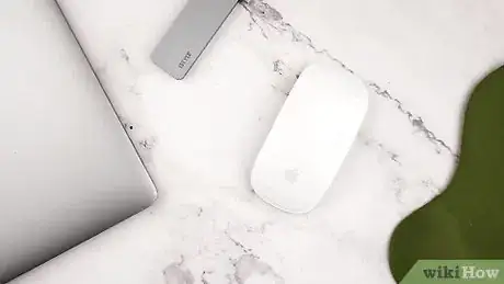 Image intitulée Clean Gunk Off of an Optical Computer Mouse Step 12