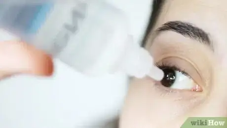 Image intitulée Put in Contact Lenses Step 10