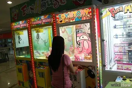 Image intitulée Win at a Claw Machine Step 2