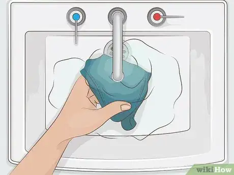 Image intitulée Remove Blood from Your Underwear After Your Period Step 14
