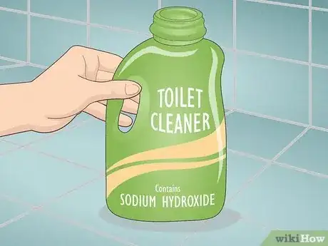 Image intitulée Clean Grout with Toilet Cleaner Step 1