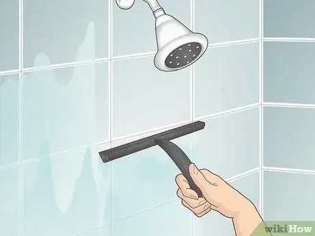 Image intitulée Clean Grout with Toilet Cleaner Step 8