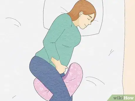 Image intitulée Use a Breast Feeding Pillow Step 8