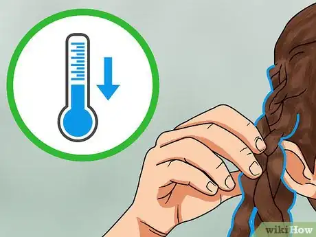 Image intitulée Crimp Your Hair With a Straightener Step 11