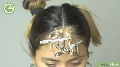 Image intitulée Bleach Dyed Hair Step 10