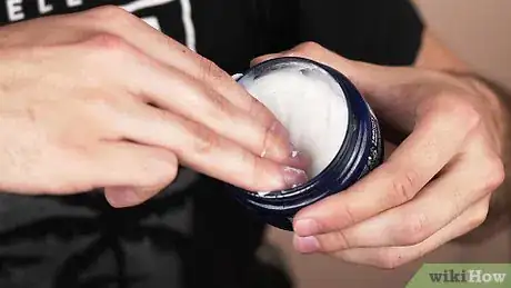 Image intitulée Get a Wet Look Hairstyle for Men Step 7