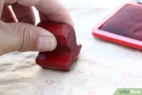 Image intitulée Make Christmas Crackers Step 21