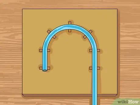 Image intitulée Make Giant Foam Candy Canes Step 7