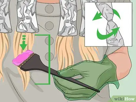 Image intitulée Dye Hair Two Colors Step 23