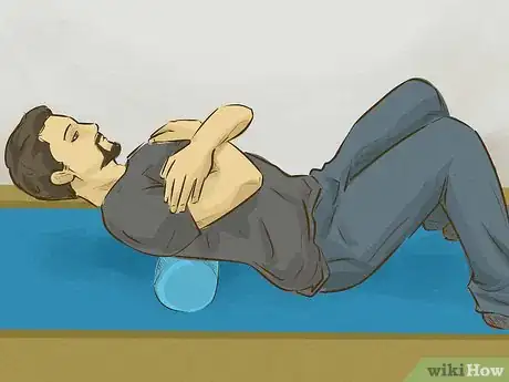 Image intitulée Stretch Your Back Using a Foam Roller Step 2
