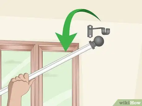 Image intitulée Hang Curtains Step 11