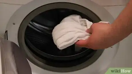Image intitulée Get Stains out of White Clothes Step 5