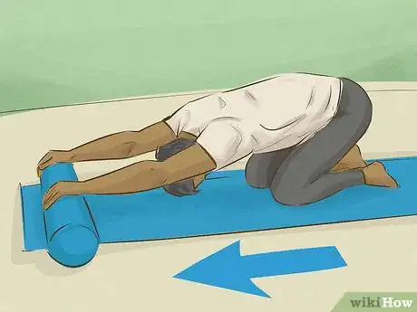 Image intitulée Stretch Your Back Using a Foam Roller Step 7