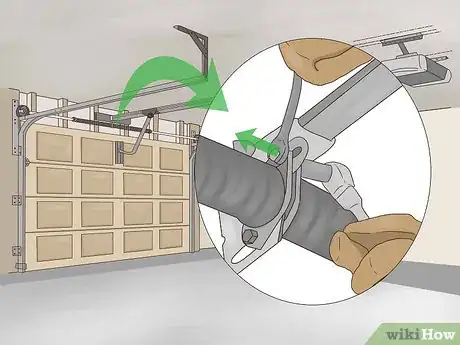 Image intitulée Fix a Garage Door Spring Step 4